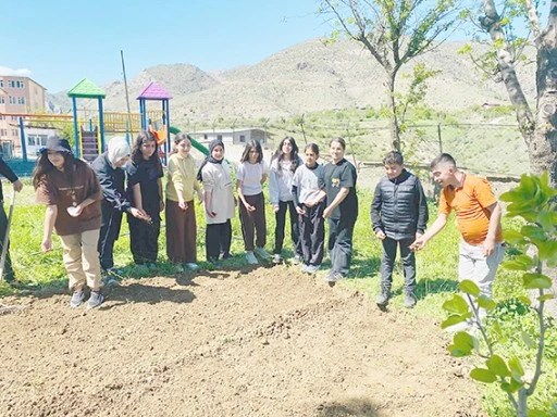 &Ouml;ĞRENCİLER VERİMSİZ ALANLARI DEĞERLENDİRDİ