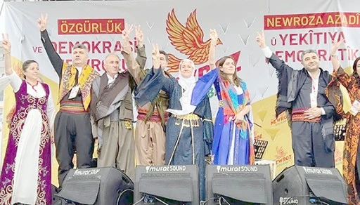 YAĞMUR NEWROZ COŞKUSUNA ENGEL OLAMADI