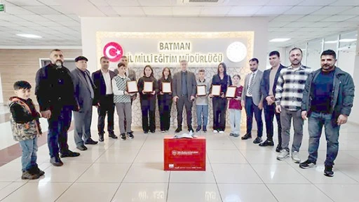 GEN&Ccedil; TASARIMLAR &Ouml;ZEL G&Uuml;N KARTI VE TİŞ&Ouml;RT TASARIM YARIŞMASI