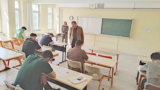 GEN&Ccedil;LER UMRE İ&Ccedil;İN YARIŞTI