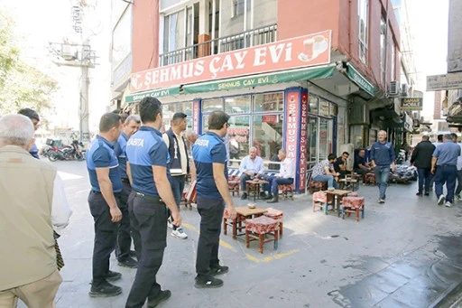 ZABITA EKİPLERİNDEN KALDIRIM İŞGALLERİNE SIKI DENETİM