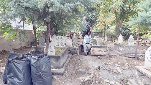 T&Uuml;M MEZARLIKLARDA MEVSİMSEL BAKIM &Ccedil;ALIŞMALARI S&Uuml;R&Uuml;YOR