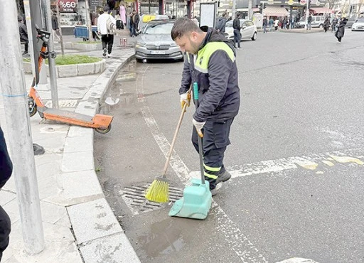 EKİPLER YAĞIŞLA BİRLİKTE SAHADAYDI