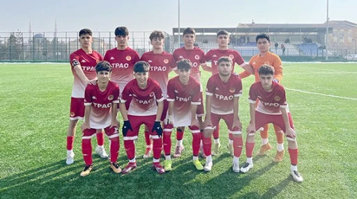 MUSTAFA HOCA&rsquo;NIN ASLANLARI ZİRVEYİ BIRAKMIYOR: 4-2