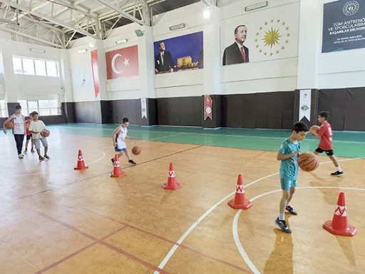YAZ OKULLARINDA BASKETBOL COŞKUSU