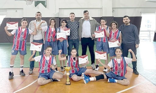 G&Uuml;LTEPE ORTAOKULLU K&Uuml;&Ccedil;&Uuml;K KIZLAR POTANIN ŞAMPİYONU