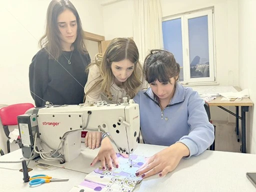 14 &Ouml;ĞRENCİ DİKİŞ NAKIŞ &Ouml;ĞRENİYOR