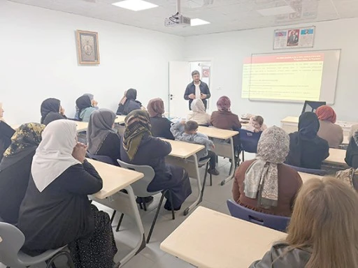 BAĞIMLILIKLA M&Uuml;CADELEDE &Ouml;RNEK MODEL