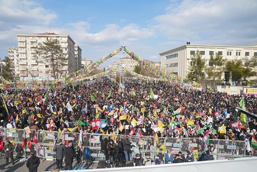 DEM PARTİLİLER TALEPLERİNİ A&Ccedil;IKLADI!