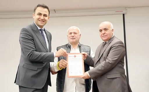 HASANKEYF&rsquo;TE İŞYERLERİNİN TAPULARI SAHİPLERİNE TESLİM EDİLDİ