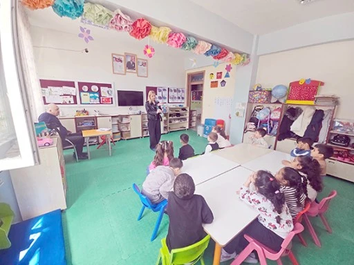 MİNİKLERE AĞIZ DİŞ SAĞLIĞININ &Ouml;NEMİ ANLATILDI