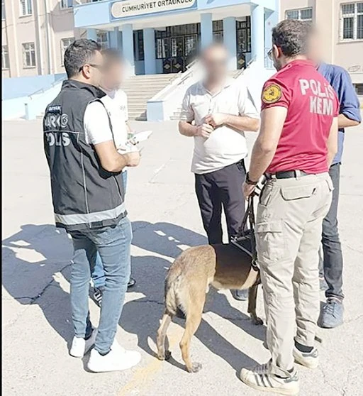 OKUL &Ccedil;EVRELERİNDE NARKOALAN UYGULAMASI