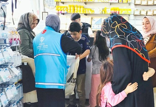 YETİM ÇOCUKLARA GİYİM YARDIMI