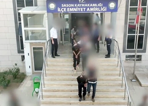 GÖÇMEN KAÇAKÇILIĞI OPERASYONU: 3 TUTUKLAMA