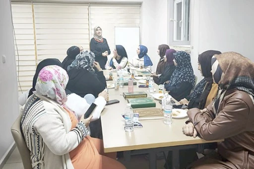 G&Uuml;ZEL AHLAK A&Ccedil;IK K&Uuml;RS&Uuml;DE ANLATILDI