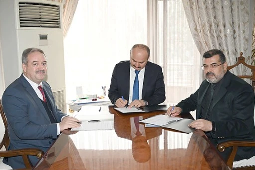 EVLİLİK &Ouml;NCESİ EĞİTİM İŞ BİRLİĞİ PROTOKOL&Uuml;NE İMZALAR ATILDI