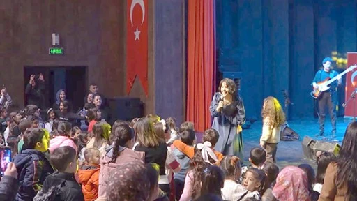 MİNİ BAND &Ccedil;OCUK ŞARKILARI KONSERİ COŞKUYLA GER&Ccedil;EKLEŞTİ