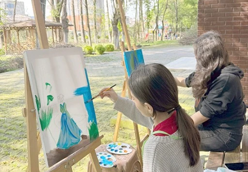 G&Uuml;NEYKENT ADEM&rsquo;DE SANATLA D&Ouml;N&Uuml;ŞEN HİK&Acirc;YELER