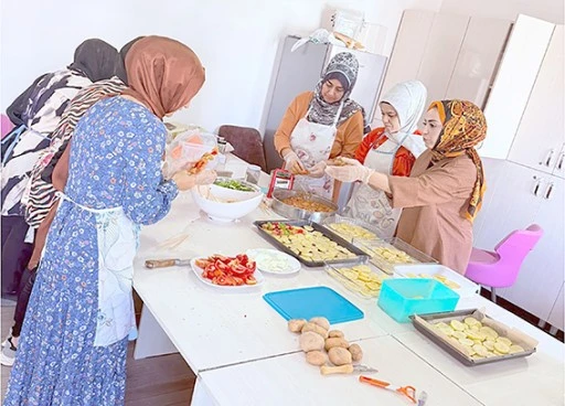 KADINLARA YÖNELİK AŞÇILIK KURSU DEVAM EDİYOR