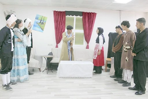 TİYATRO G&Ouml;STERİSİ B&Uuml;Y&Uuml;K BEĞENİ TOPLADI