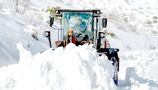 GERCÜŞ’TE KAPANAN YOLLAR ULAŞIMA AÇILIYOR