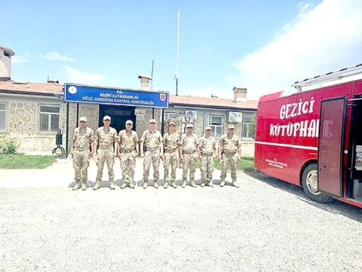 GEZİCİ K&Uuml;T&Uuml;PHANE'DEN MEHMET&Ccedil;İKLERE ANLAMLI ZİYARET