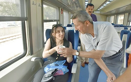 TREN YOLCULARINA AYRAN İKRAMI