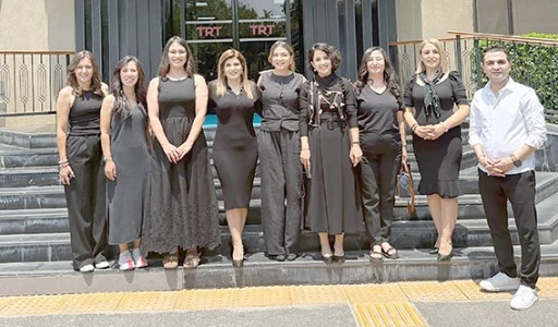 &Ouml;ĞRETMENLER TRT K&Ucirc;RD&Icirc;&rsquo;DE ŞARKI S&Ouml;YLEDİ