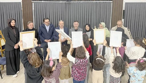 MİNİK YÜREKLER DUYGULARINI RENKLERLE İFADE ETTİ