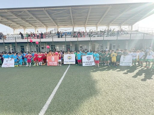 MİNİKLER FUTBOL ŞENLİĞİ COŞKUYLA BAŞLADI