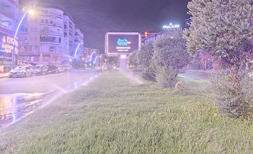 YEŞİL ALANLARA 150 PERSONEL VE 8 TANKERLE BAKIM