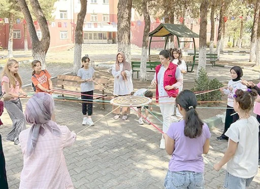 YAZ SICAĞINA RAĞMEN GEN&Ccedil;LİK MERKEZLERİ DOLUP TAŞTI