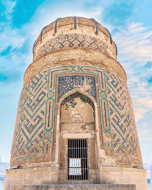 BATMAN&rsquo;IN TARİHİ DEĞERLERİNDEN BİRİ: ZEYNEL BEY K&Uuml;MBETİ