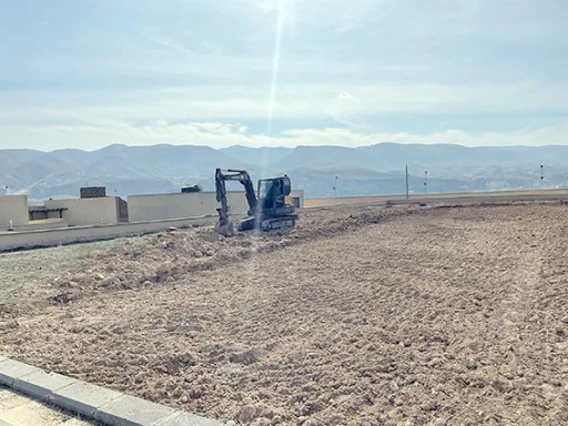 M&Uuml;ZE BAH&Ccedil;ESİNE TAŞ ESERLER SERGİ ALANI OLUŞTURULUYOR