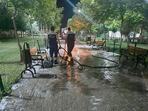 &Ccedil;&Ouml;PLER G&Uuml;NL&Uuml;K OLARAK TOPLANIYOR