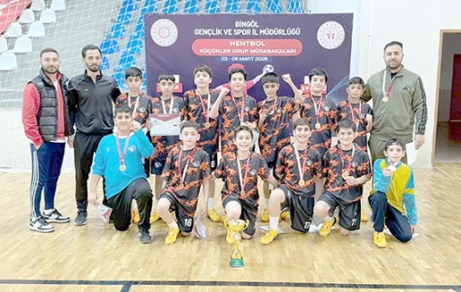 PETROL ORTAOKULU HENTBOL TAKIMI B&Ouml;LGE ŞAMPİYONU OLDU