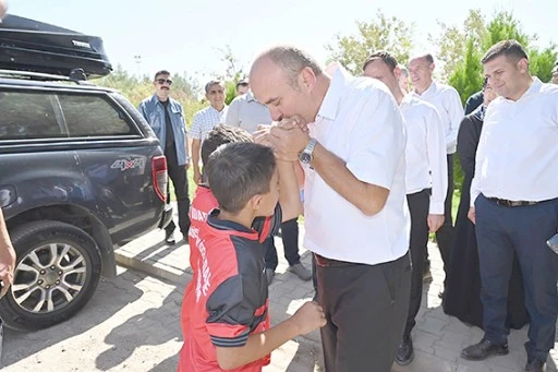 &Ccedil;OCUKLARIN TALEBİNE VALİ CANALP&rsquo;TEN ANINDA YANIT