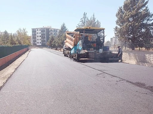 KORİK MAHALLESİNDE SICAK ASFALT &Ccedil;ALIŞMASI