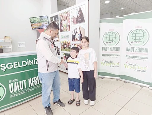 KARDEŞLERDEN ANLAMLI BAYRAM HAR&Ccedil;LIĞI