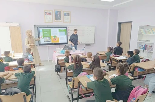 MİNİK &Ouml;ĞRENCİLER DİŞ SAĞLIĞININ &Ouml;NEMİNİ &Ouml;ĞRENDİ