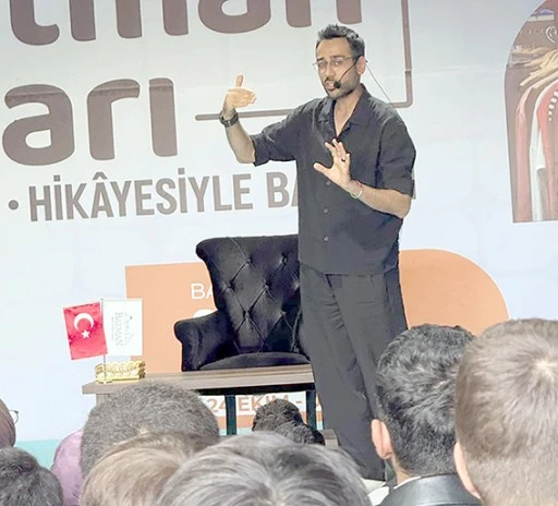 KİTAP FUARINDA GRİ KO&Ccedil;&rsquo;TAN GEN&Ccedil;LERE SINAV TAKTİKLERİ!