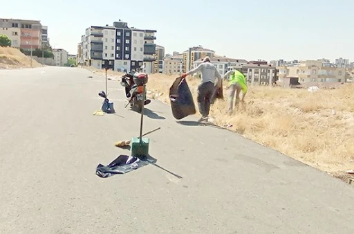 TEMİZLİK İŞLERİ MÜDÜRLÜĞÜ SAHADA ÇALIŞMALARINI SÜRDÜRÜYOR