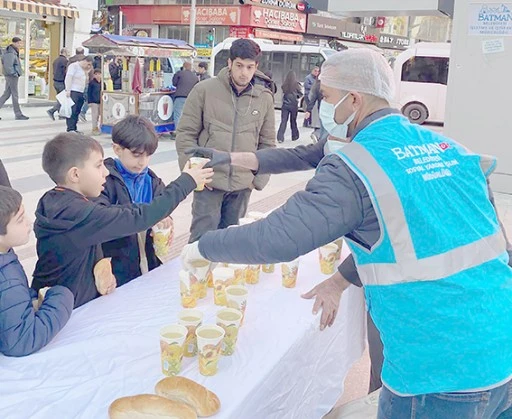 HER GÜN 2 AYRI NOKTADA ÇORBA İKRAMI