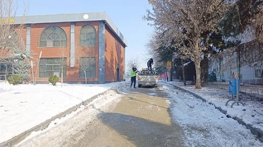 BELEDİYE’NİN KIŞ MESAİSİ ARALIKSIZ SÜRÜYOR