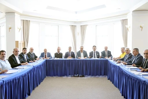 BAŞKAN G&Uuml;NEŞ, &Uuml;PAK Y&Ouml;NETİM KURULU TOPLANTISINA KATILDI