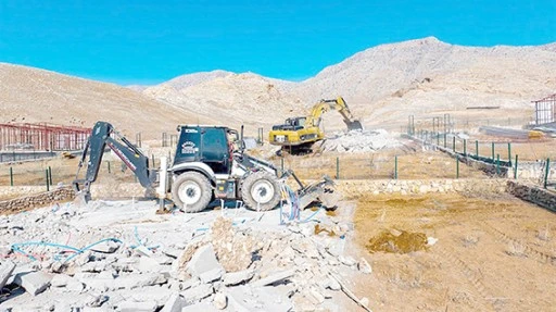 HAZİNE ARAZİSİNE KA&Ccedil;AK İNŞA EDİLEN VİLLALAR YIKILDI