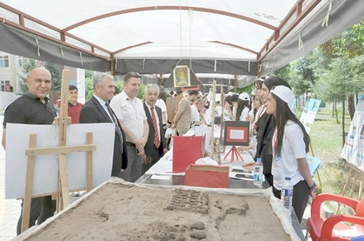 ŞEHİT &Ouml;MER HALİSDEMİR&rsquo;DE T&Uuml;BİTAK 4006 BİLİM FUARI