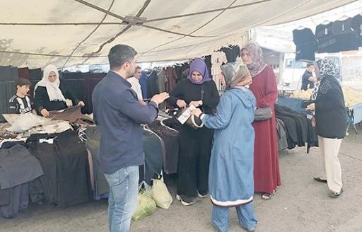 BAĞIMLILIKLA M&Uuml;CADELEDE BATMAN MODELİ, SEMT PAZARINDA VATANDAŞLARLA BULUŞTU