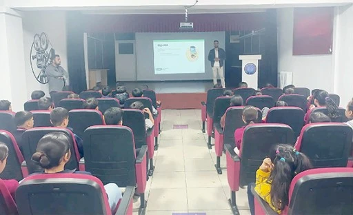 &Ouml;ĞRENCİLERE TEKNOLOJİ BAĞIMLILIĞI EĞİTİMİ