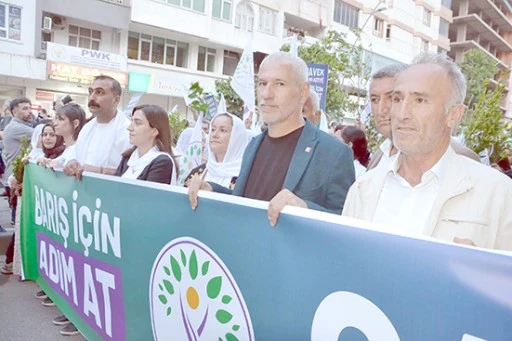 BARIŞ İÇİN ADIM ATTILAR